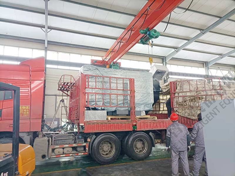 上海（hǎi）客戶定製分離叉（chā）專機發貨（huò）