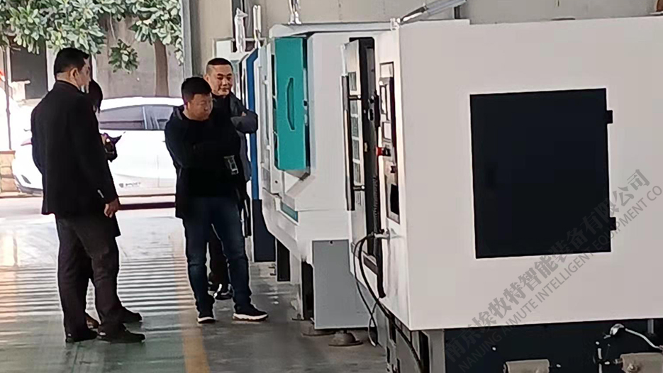 加工曲軸、凸輪軸的周總來工廠實地考察並下（xià）單ZXL150-700立式銑打機（jī）