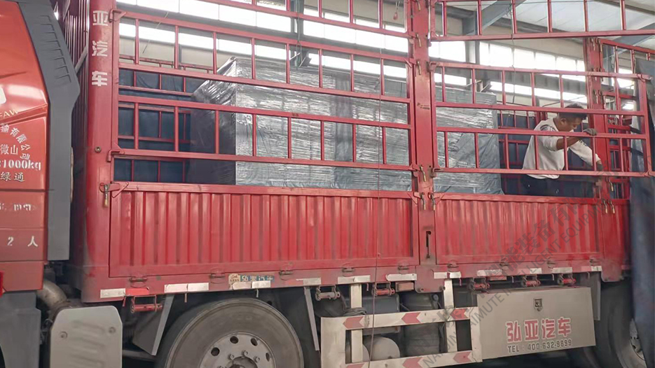 為客戶定製的加工汽車軸件、電機軸（zhóu）件的ZXL150-700立式銑打（dǎ）機打包發貨