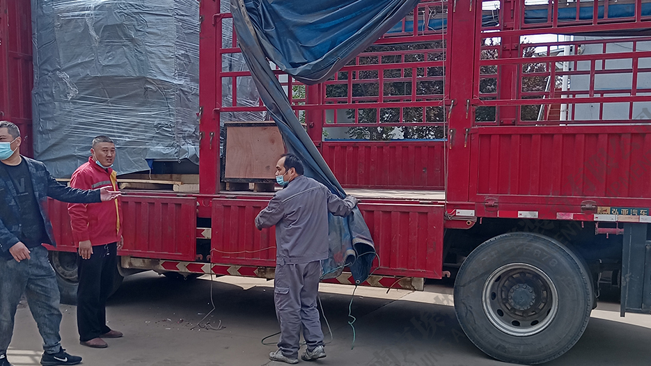 加工轉向節（jiē）軸的客戶定製ZXL200-500數控立式銑打機裝完車開（kāi）始發貨