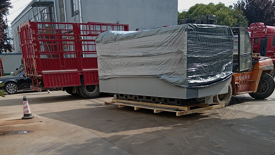 浙江客戶定製的廣數980tb3臥式數控車床打包（bāo）發（fā）貨